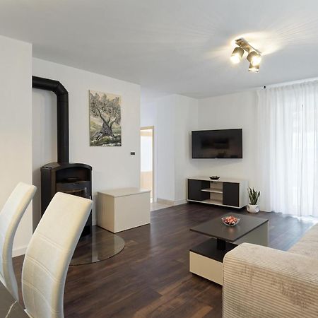 Apartment Larissa By Rent Istria Visnjan Bagian luar foto