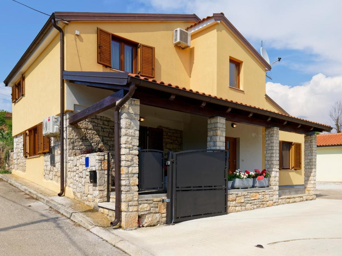Apartment Larissa By Rent Istria Visnjan Bagian luar foto