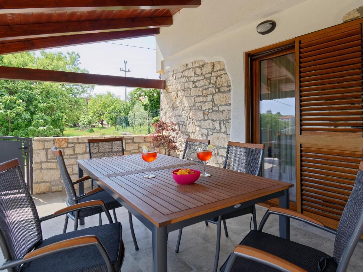 Apartment Larissa By Rent Istria Visnjan Bagian luar foto
