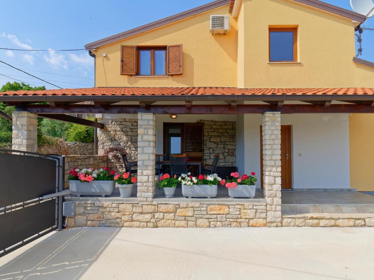 Apartment Larissa By Rent Istria Visnjan Bagian luar foto