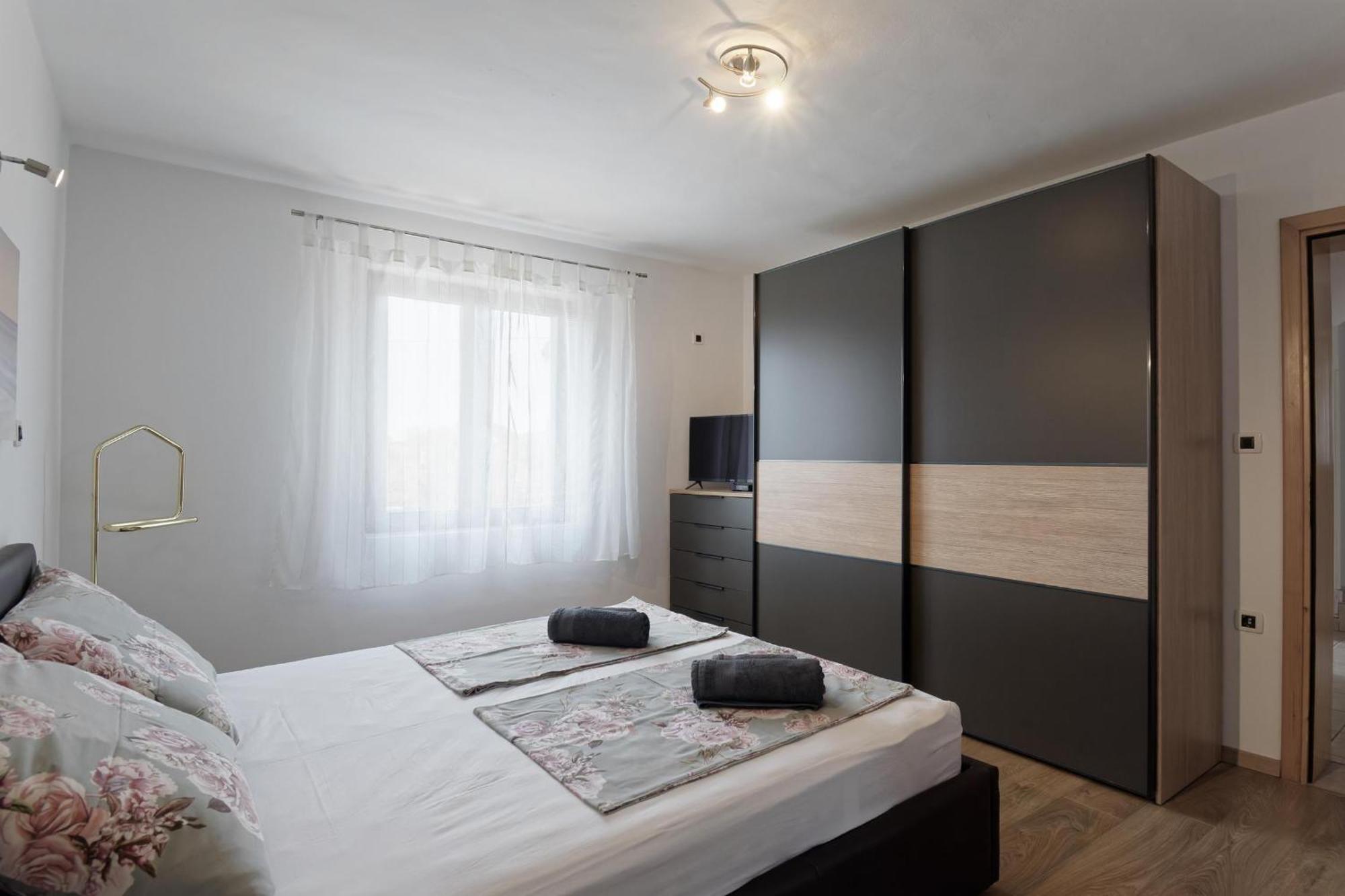 Apartment Larissa By Rent Istria Visnjan Bagian luar foto